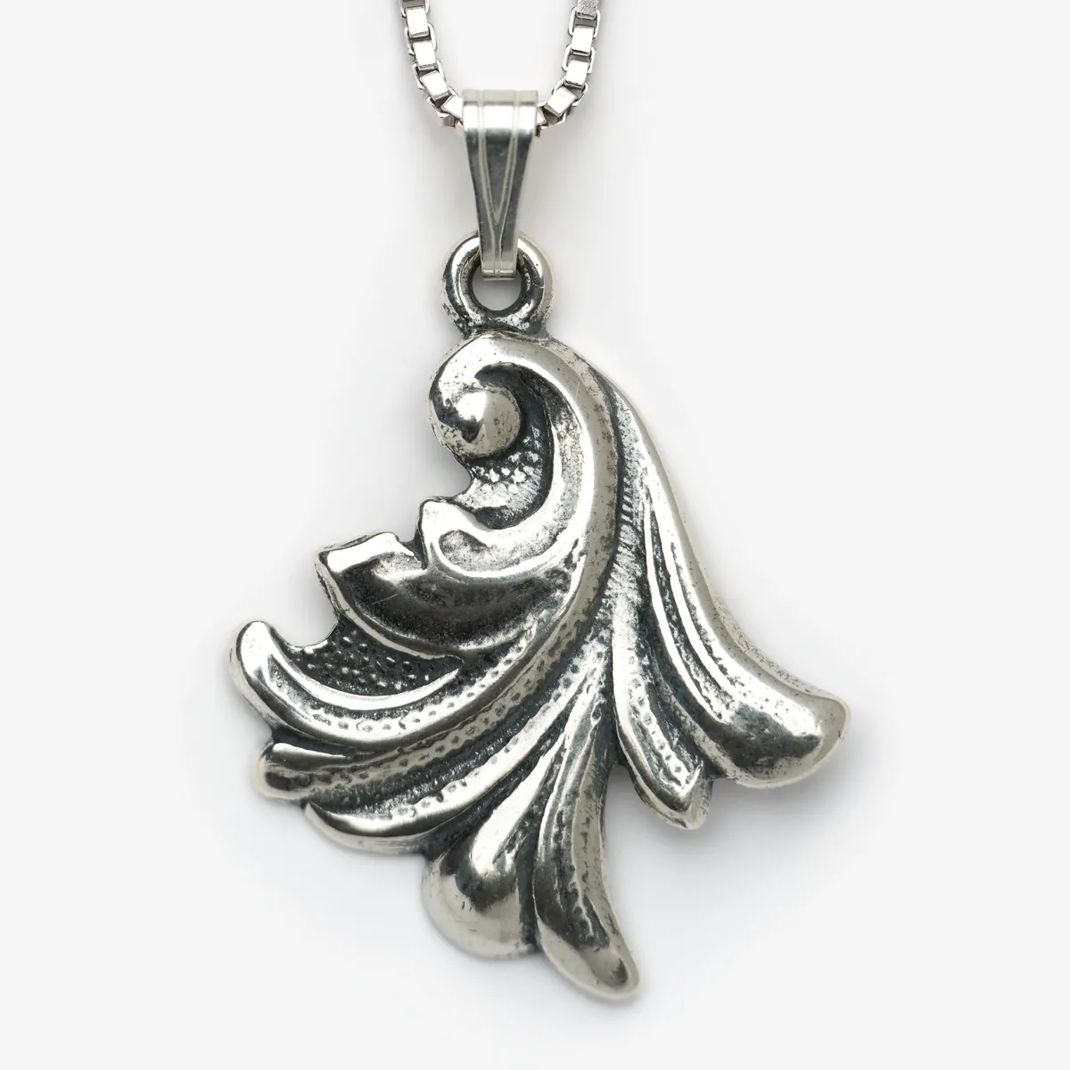 Vesterheim Modern Jewelry-Acanthus Necklace by Sylvsmidja