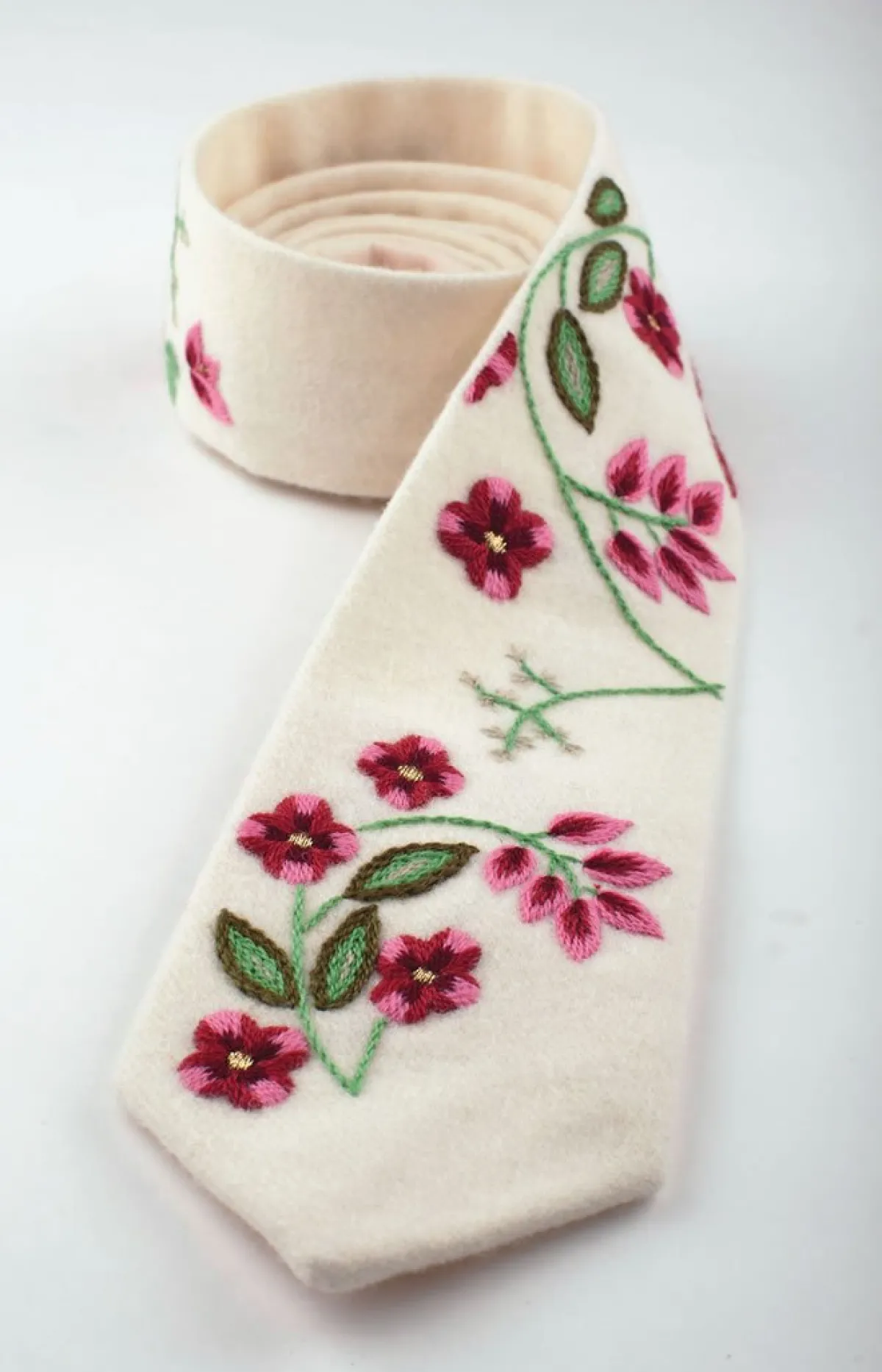 Vesterheim Men-Bunad Tie by Sptzbrgn - Graffer White