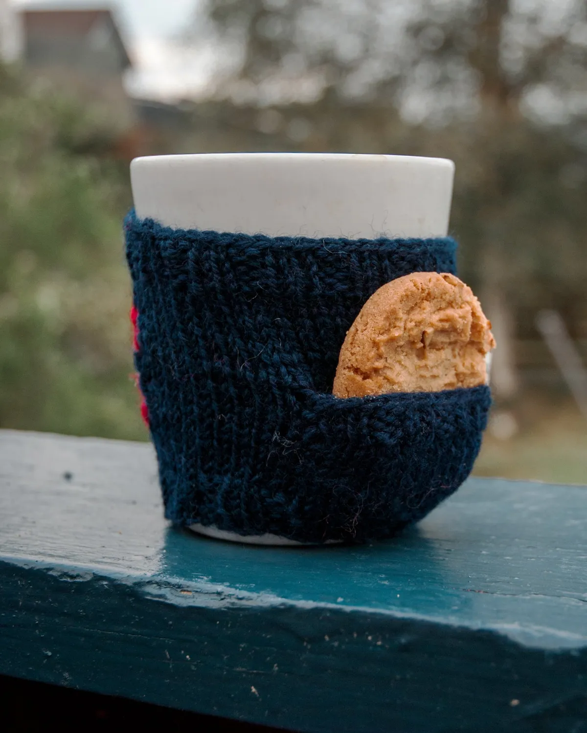 Vesterheim Fiber Arts | Serving-Flag Cup Cozy from Susan Fosse